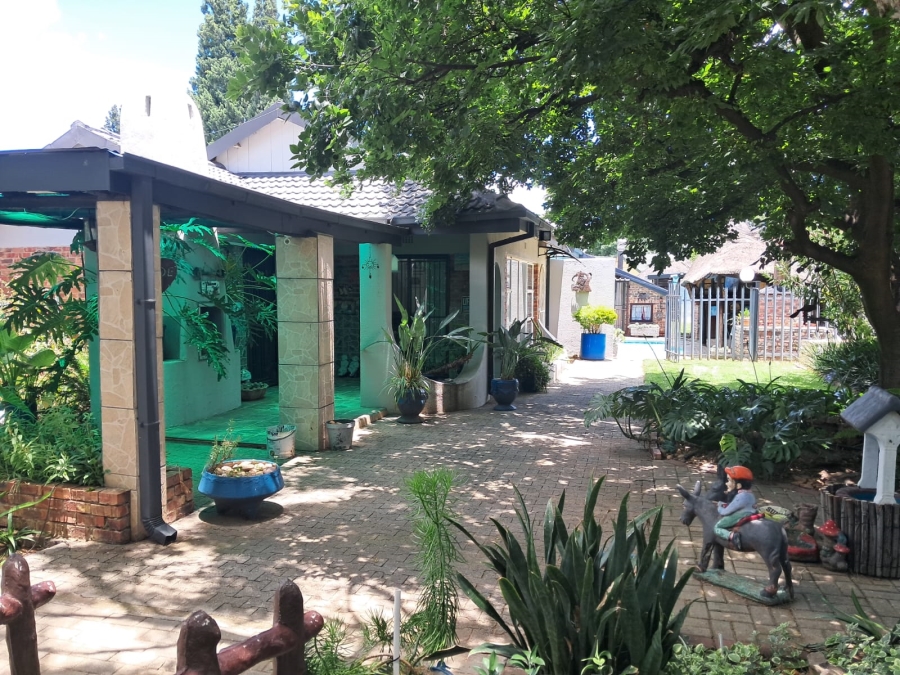 4 Bedroom Property for Sale in Naudeville Free State